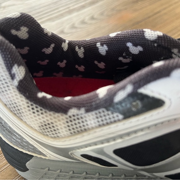 New Balance Run Disney 2015 Minnie Mouse Running Shoes Size 8 ❤️🖤 - Picture 15 of 15